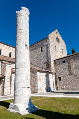 sütun ve arka aquileia Bazilikası