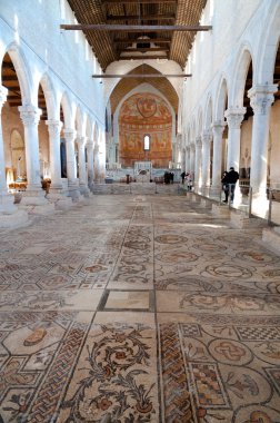 Mozaik ve basilica di aquileia içi