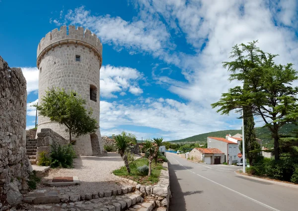 Vue panoramique de la tour de Cres en Croatie — Photo