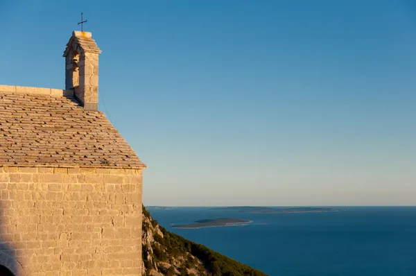 Church bells and rooftop at Lubenice in Cres — Stock Photo, Image