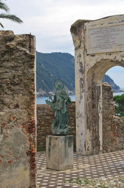 Ruinas acientes, La Bahía del Silencio en Sestri Levante, Italia — Foto de Stock