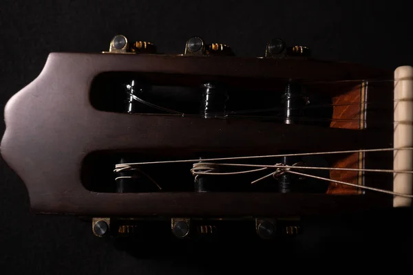 Siyah Arka Planda Klasik Gitar Akustik Gitar Konsepti Broşür Kart — Stok fotoğraf