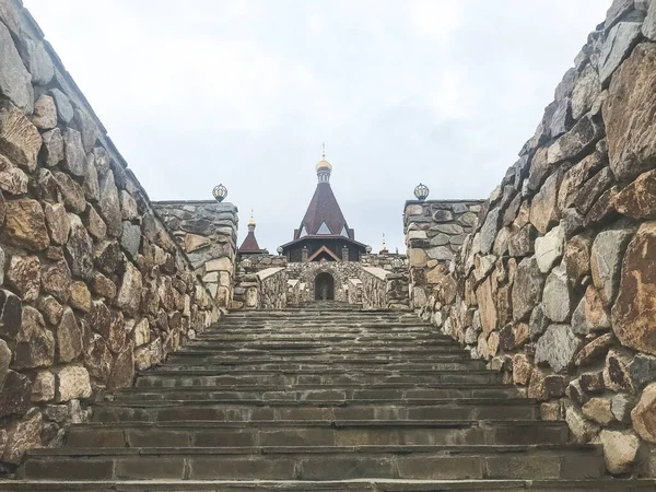 Park Loga Rusia Junio 2021 Escalera Piedra Que Conduce Templo —  Fotos de Stock