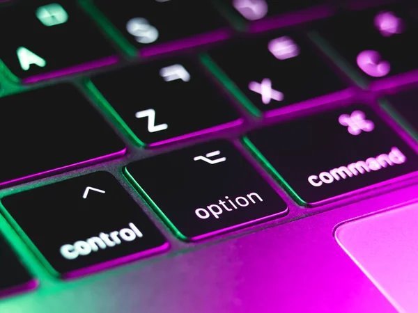 The keyboard key option with pink end green light
