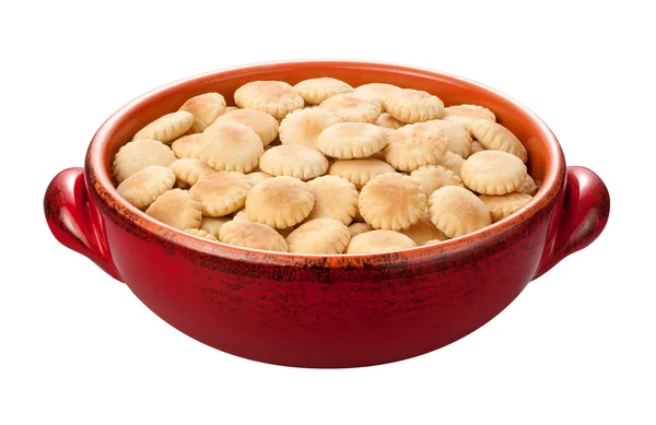 Oyster crackers in een rode kom — Stockfoto