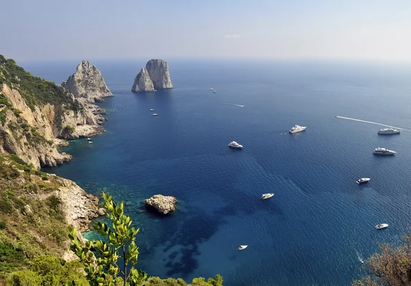 Faraglioni kayalar, capri