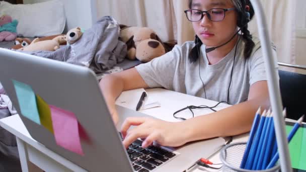 Poučte Konceptu Domova Asijské Dívky Studenti Učení Virtuální Internet Line — Stock video