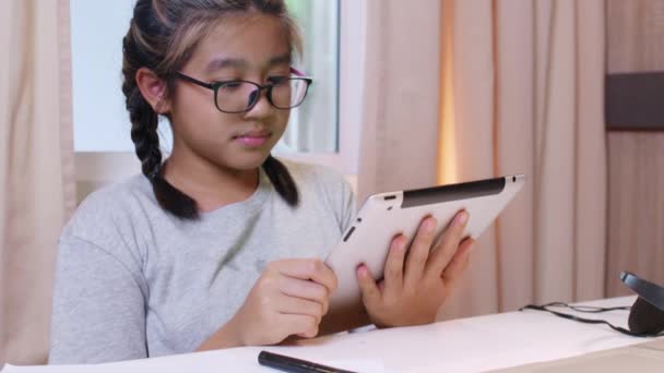 Leer Van Thuis Concept Aziatische Meisjes Studenten Leren Virtuele Internet — Stockvideo