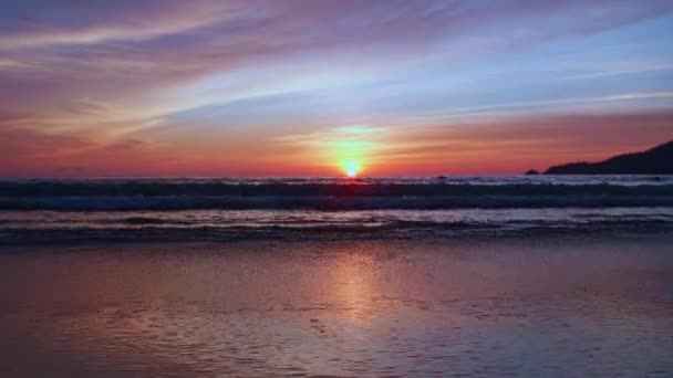 Phuket Thailand Vacker Tropisk Strand Med Solnedgång Himmel Vacker Phuket — Stockvideo