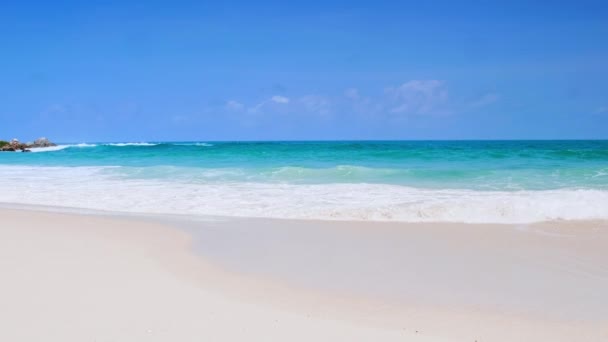 Praia Phuket Tailândia Praia Tropical Bonita Com Céu Azul Nuvens — Vídeo de Stock