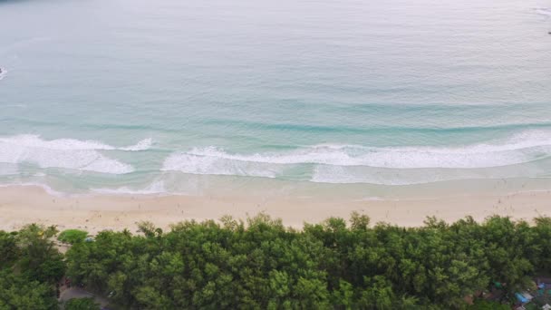 Drone Aéreo Vista Arriba Hacia Abajo Hermosa Playa Azul Mar — Vídeo de stock