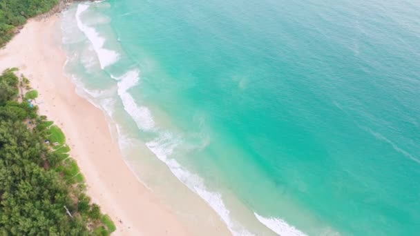 Drone Aéreo Cima Para Baixo Vista Bela Praia Mar Azul — Vídeo de Stock