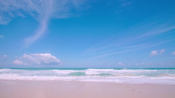 Praia Tropical Bonita Com Céu Azul Nuvens Praia Tropical Com — Vídeo de Stock