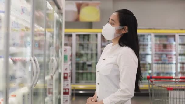 Donne Asiatiche Che Indossano Maschere Protettive Spingono Tengono Carrello Nei — Video Stock