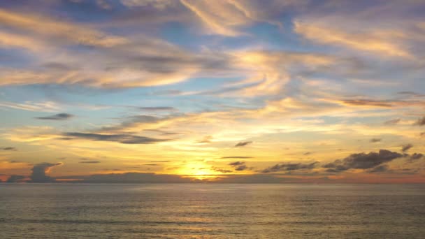 Uhd Vista Aérea Vista Drone Avanzando Sobre Mar Hasta Atardecer — Vídeo de stock