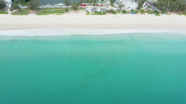 Aerial Drone Top View Crowd People Tropical Beach Sunset Phuket — Vídeo de Stock