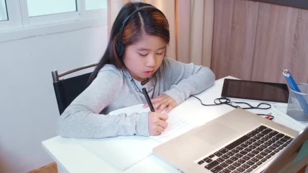 Lær Fra Hjemmet Koncept Asiatiske Pige Studerende Lære Virtuel Internet – Stock-video