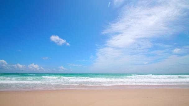 美丽的热带海滩 蓝天抽象质感背景 复制暑假和假日商务旅行的空间概念 复古色调过滤效果色彩风格 — 图库视频影像