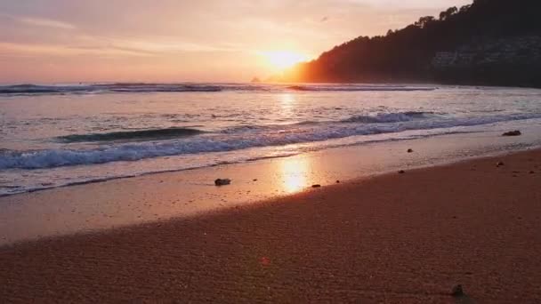 Vacker Tropisk Strand Med Solnedgång Himmel Vacker Phuket Stranden Känd — Stockvideo