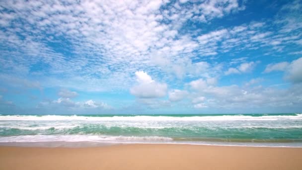 Beautiful Tropical Beach Blue Sky Clouds Tropical Beach Waves Crashing — Vídeo de Stock