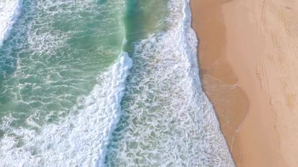 Flygdrönare Topputsikt Folkmassa Tropisk Strand Med Solnedgång Phuket Thailand Vacker — Stockvideo