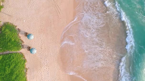 Flygdrönare Topputsikt Folkmassa Tropisk Strand Med Solnedgång Phuket Thailand Vacker — Stockvideo
