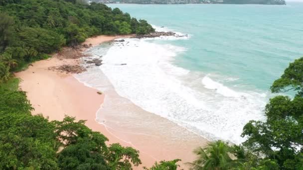 Drone Aéreo Vista Arriba Hacia Abajo Hermosa Playa Azul Mar — Vídeos de Stock