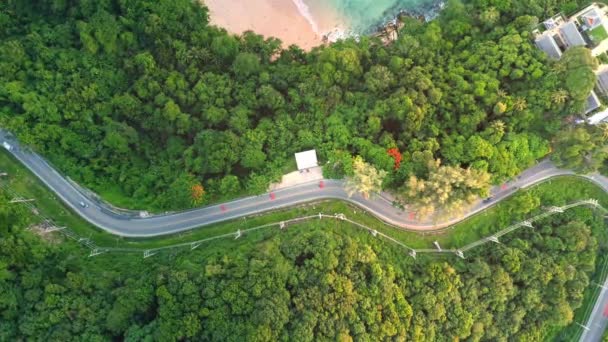 Areal Drone Vista Arriba Hacia Abajo Las Curvas Carretera Costera — Vídeo de stock