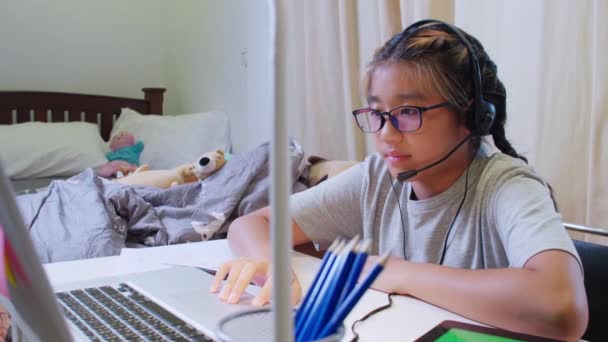 Концепция Дома Студентки Азиатки Изучают Виртуальный Интернет Онлайн Класс Удаленной — стоковое видео