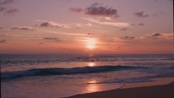 Phuket Tayland Günbatımı Gökyüzü Ile Güzel Tropikal Plaj Güzel Phuket — Stok video