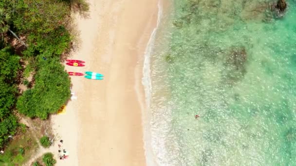 Phuket Tailândia Aerial Drone Top View Crowd People Tropical Beach — Vídeo de Stock