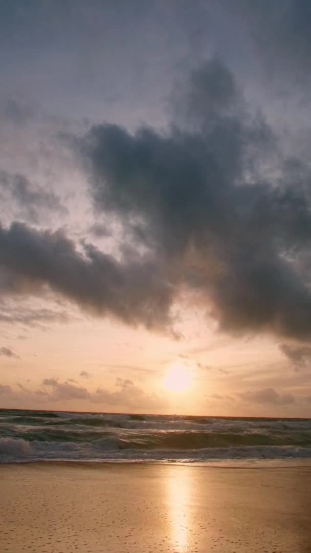 Vertical Footage Beautiful Tropical Beach Sunset Sky Beautiful Phuket Beach — Stockvideo
