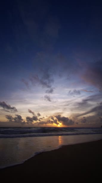 Vertical Footage Beautiful Tropical Beach Sunset Sky Beautiful Phuket Beach — Stockvideo