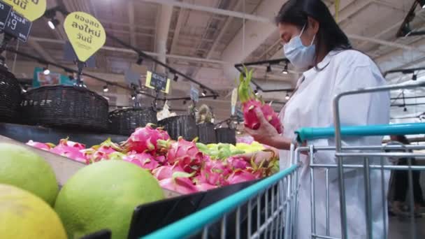 Nieuw Normaal Sociaal Afstandelijk Concept Aziatische Vrouw Met Beschermend Gezichtsmasker — Stockvideo