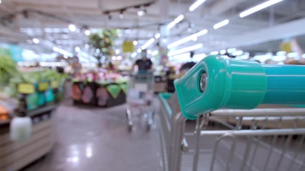 New Normal Concept Close Handle Shopping Cart Supermarket Blur People — Stockvideo