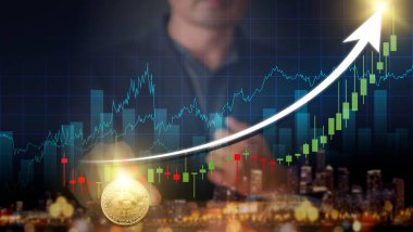 Altın sikkeli işadamlarının elleri. Küresel ağ, Finansal, Borsa, Kripto Para ve Yatırım konularında istikrarsız iş grafiği. Borsa grafiği hazır. Yeni Sanal Para Konsepti