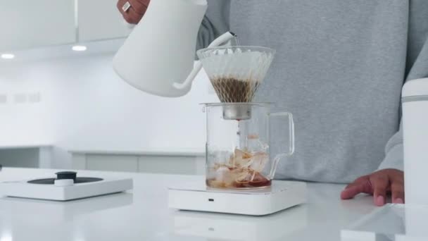 Roll Shot Barista Use Hot Pot Process Brewing Specialty Coffee — стокове відео