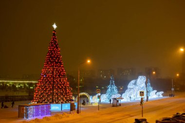 Rostokino 'daki Mira Bulvarı' nda Yeni Yıl ve Noel süslemeleri, Rusya Federasyonu, 16 Ocak 2021