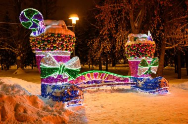 20 Ocak 2021 'de Moskova, Rusya Federasyonu' ndaki Dostluk Parkı 'nda Yeni Yıl ve Noel süsleri