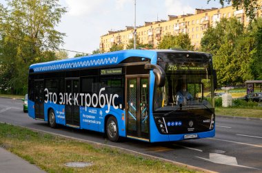 Svobodny Bulvarı, Moskova, Rusya Federasyonu 'ndaki KamAZ-6282, 10 Temmuz 2021.