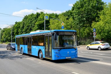 Alçak katlı otobüs LiAZ-5292.65 Yeşil Bulvar, Moskova, Rusya Federasyonu, 11 Temmuz 2021