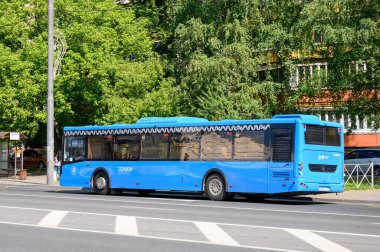 Veshnyakovskaya Caddesi, Moskova, Rusya Federasyonu 'ndaki LiAZ-5292.65 numaralı alçak kat otobüsü, 11 Temmuz 2021
