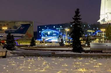 VDNKh, Moskova, Rusya Federasyonu Sanayi Meydanı 'ndaki parlak çiçek bahçesi, Aralık 04, 2021
