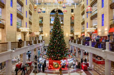 Orta Çocuk Mağazasında Yeni Yıl ve Noel süsleri, Moskova, Rusya Federasyonu, Aralık 04, 2021