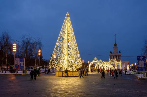 Noworoczne Boże Narodzenie Lekkie Rzeźby Centralnej Alei Vdnkh Moskwa Federacja — Zdjęcie stockowe