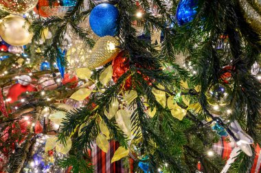 Novy Arbat Caddesi 'ndeki Noel ve Yeni Yıl dekorasyonları, Moskova, Rusya Federasyonu, 11 Aralık 2021