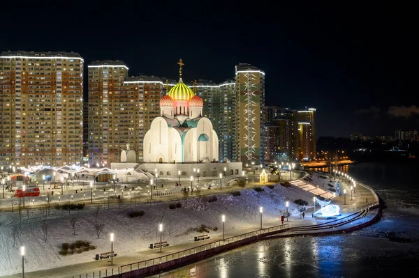 Pavshinskaya taşkın ovasındaki Aziz Niklas Katedrali ve Picturesque seti, Krasnogorsk, Moskova bölgesi, Rusya Federasyonu, 11 Aralık 2021