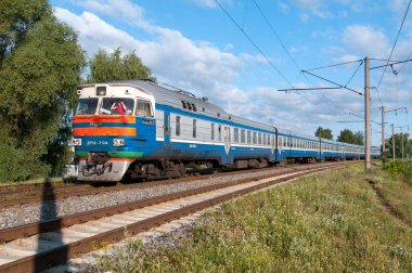 Dizel tren DR1A-294 Brest-Northern - Beyaz Rusya Demiryolu, Brest, Belarus, 21 Temmuz 2015