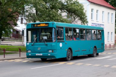 Şehir otobüsü Neman-5201 Lenin Caddesi, Volkovysk, Grodno bölgesi, Belarus, 17 Haziran 2015