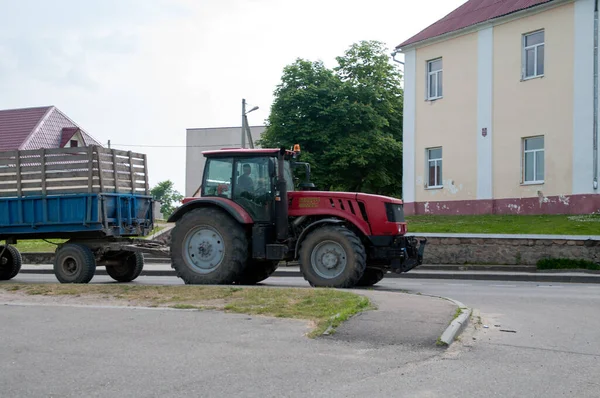 Трактор Мтз 3022Дз Беларусь Агрогород Ворнаны Островецкий Район Гродненская Область — стоковое фото